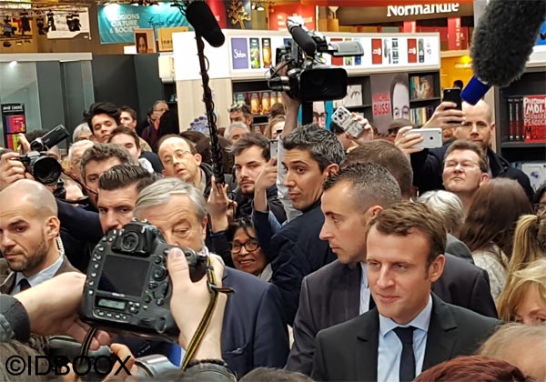 Présidentielle E Macron et le livre