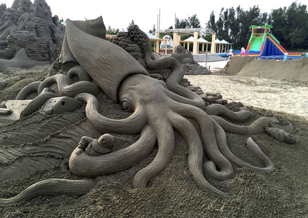 Japon sculptures en sable géantes 