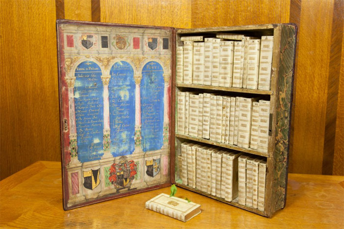 Bibliothèque de voyage 17eme siècle