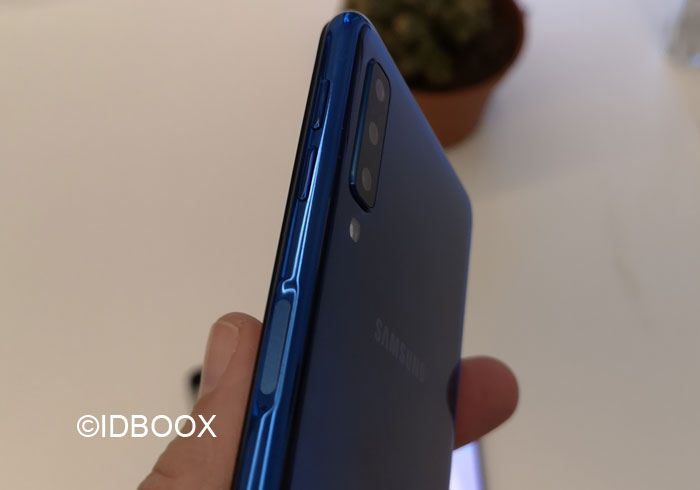 Samsung Galaxy A7 2018 lecteur d'empreintes sur le côté