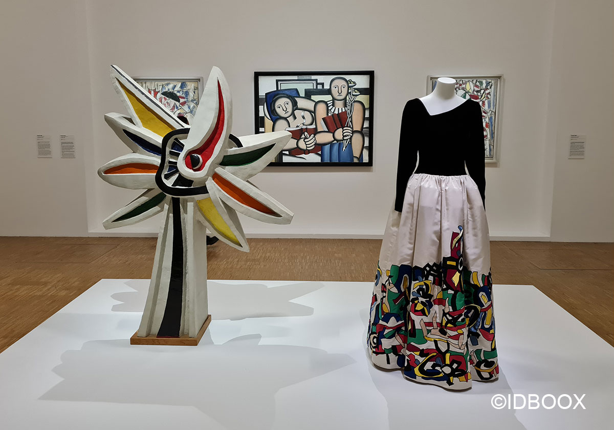 Expo Yves Saint Laurent dans Les musées parisiens Robe inspirée de Fernand Léger