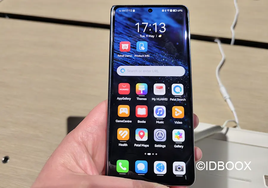 Huawei présente son nouveau smartphone pliant le Huawei Mate X3 d