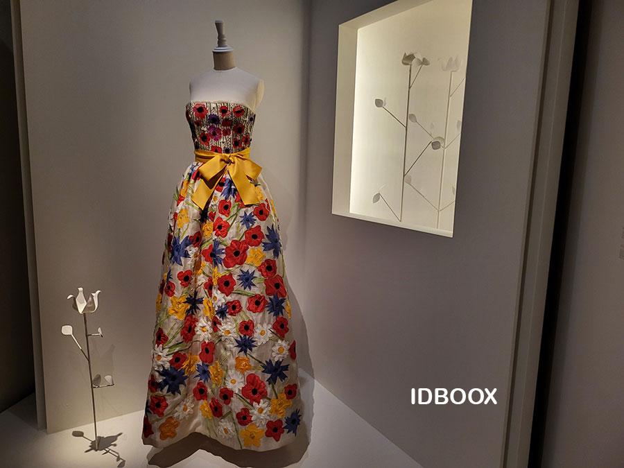 Les fleurs Yves saint laurent 1 exposition.