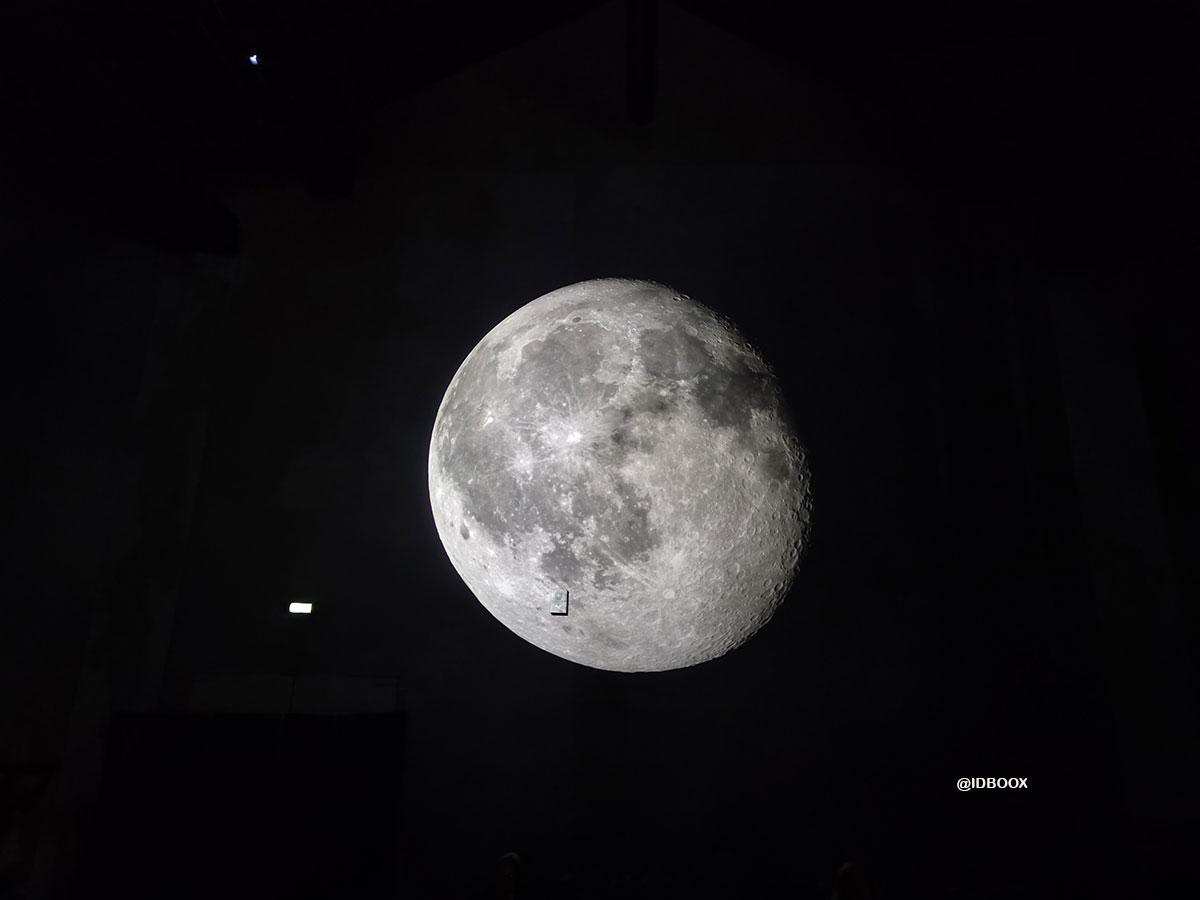 Destination Lune avec Tom Hanks à L'Atelier des Lumières