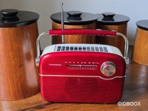 J’ai testé cette radio vintage du 21e siècle avec son panneau solaire !