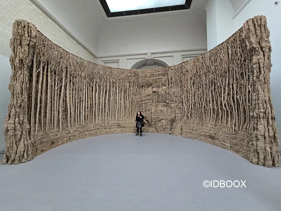 Exposition Grottesco - Les nouveaux mondes en carton d'Eva Jospin sont au Grand Palais