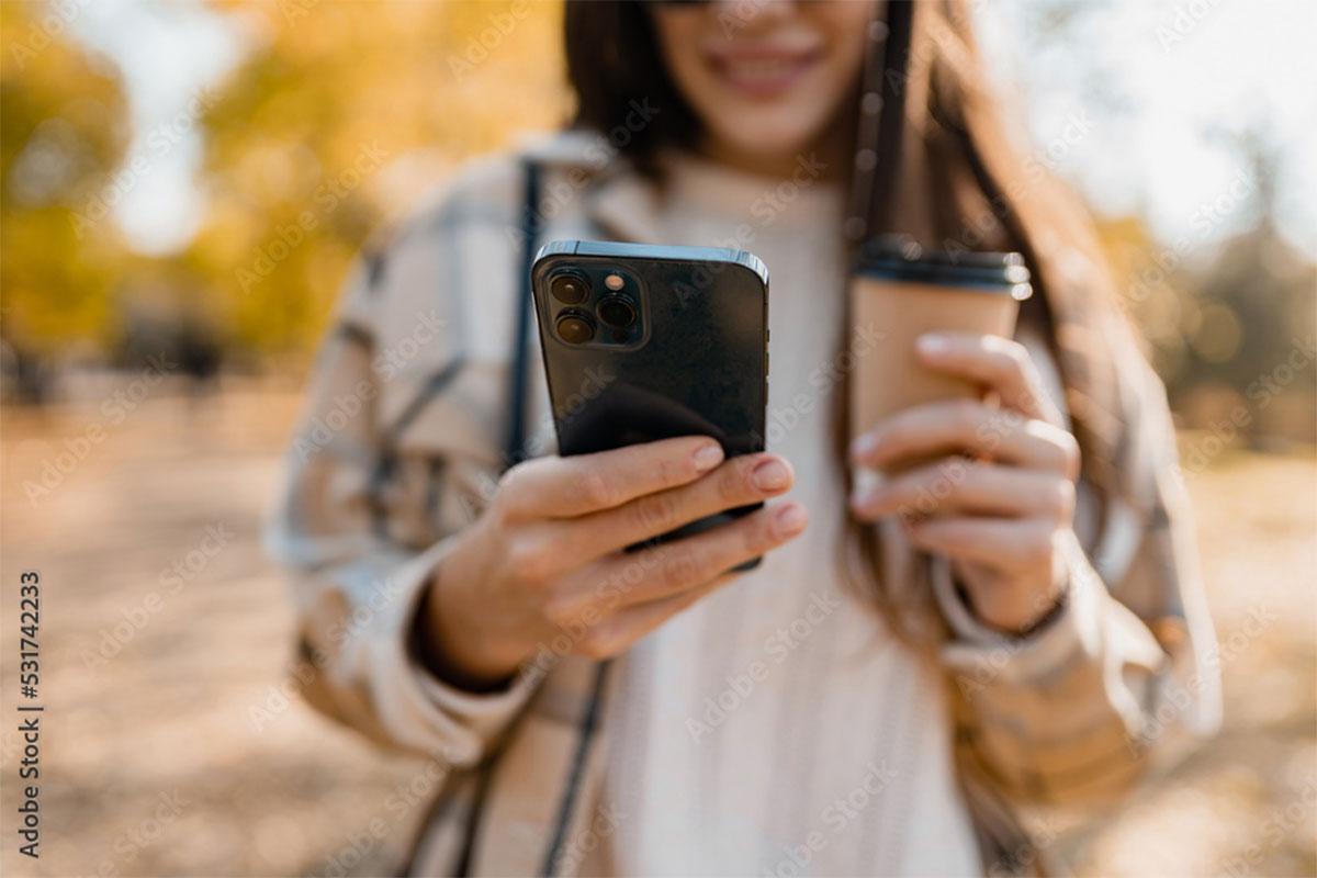 Lexique Instagram 2026 : Tout le Jargon à connaître (Guide Complet) jeunes smartphone generique instagram