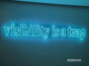 Scroll infini et quête de soi : L’expo gratuite Moi et les autres décrypte nos vies connectées